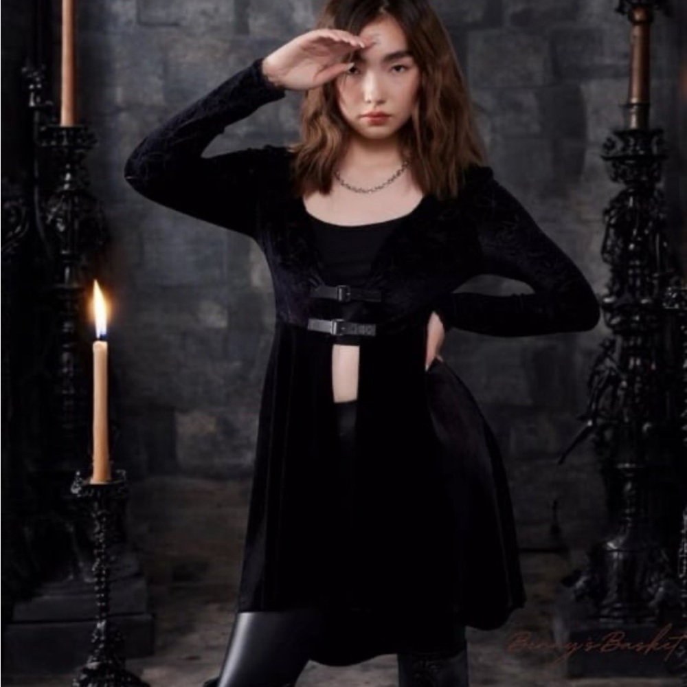 New Hot Topic Witcher Yennefer Velvet Goth Waistcoat - Picture 2 of 6